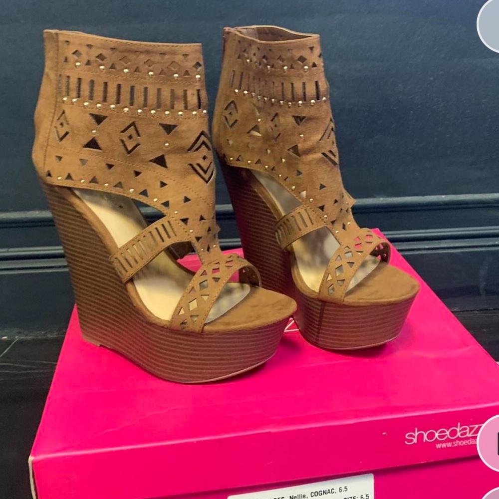 brown wedges